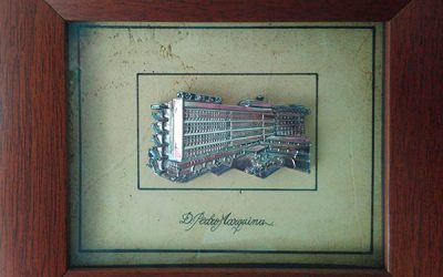 Placa Reconocimiento 25 años de Cursos de Microcirugía
